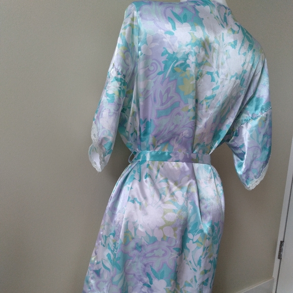 Pretty Vintage Satin Robe With Lace Detail on Sleeves, by Secret Treasures XL - Picture 6 of 11
